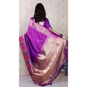 Sari en soie douce violette Meenakari Zari tissé avec bordure de temple, écharpes et châles ethniques - Product Image 4
