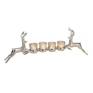 Candelabro de Reno Plateado con Cuatro Portavelas para Decoración Navideña del Hogar - Product Image 1