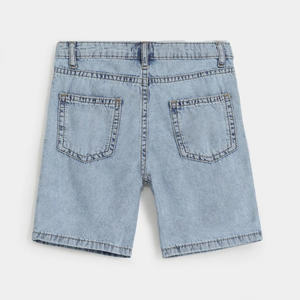 Shorts de mezclilla para hombre de alta calidad con un diseño robusto y moderno. El tejido duradero y transpirable lo convierte ideal para actividades diarias. - Product Image 4