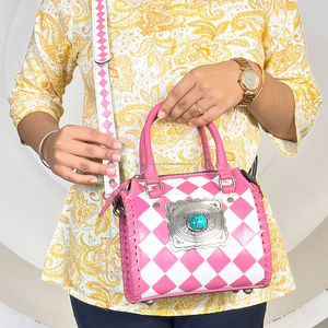 Nouveau Sac de Voyage Bandoulière en Cuir Véritable Façonné à la Main, Motif Damier, pour Femme, Idéal pour les Nuits Passées et les Bagages de Voyage (Collection 2026) - Product Image 4