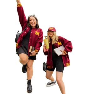 Chaqueta Varsity de Invierno Transpirable de Calidad Personalizada para Hombre y Mujer con Forro de Algodón - Product Image 4