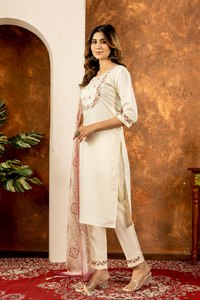 Conjunto de Kurta de Seda Marina Bordada Color Crema para Mujer, de Secado Rápido, con Dupatta Rosa, Estilo Tradicional Indio-Pakistaní, Corte Regular Informal - Product Image 5