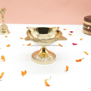 Diya de latón de 4 caras para Pooja - Product Image 2