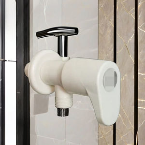 Grifo de montaje en pared PTMT Bib Cock tradicional en blanco y marfil con acabado de vidrio para accesorios de baño Diseño de mango redondo - Product Image 3