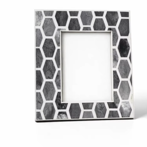 Cadre photo de luxe fait main en os incrusté, design géométrique noir et blanc, décoration de table verticale, cadeau pour la maison - Product Image 1