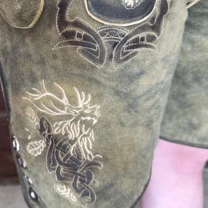 กางเกงขาสั้นหนังปักงานแฮนด์เมดสำหรับผู้ชาย - Product Image 4