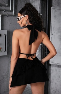 เดรสสั้นคอ halter แบบเว้าลึก แต่งระบาย ด้านหลังเปลือย กระโปรงทรงสเกิร์ตแบบมีชั้น แต่งระบาย คอวีลึก สไตล์ Urban Noir  เดรส halter แบบเว้าช่วงตัว - Product Image 2