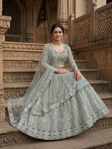Lehenga Choli de Lujo Verde Marino Bordado con Dupatta de Red, Lentejuelas y Pedrería, Traje de Novia de Diseñador - Product Image 2