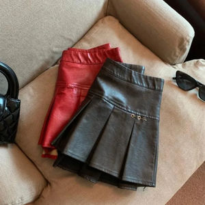 Jupe plissée en cuir PU américaine pour femme, design taille haute, mini-jupe rouge et noire - Product Image 4