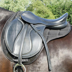 แผ่นรองอานม้าคุณภาพสูง ระบายอากาศได้ดี แผ่นรองอานหรูหรา สีดำ แผ่นรองอานสำหรับกระโดดขี่ม้า รุ่น Ridder Love This Saddle Pads - Product Image 5