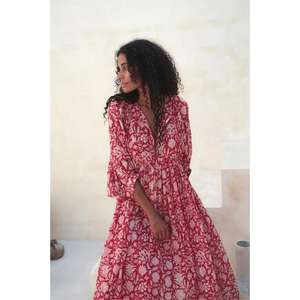 Magnifique robe Kyra, design Saffron Kyra, dans de superbes couleurs safran, robe de tous les jours aux volants romantiques. - Product Image 4