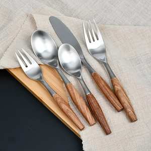 Cuchara, tenedor y cuchillo desechables de madera natural, ecológicos y biodegradables para cafeterías, restaurantes y comida para llevar. - Product Image 6