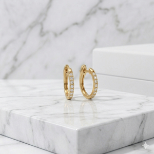 Aros Huggie con Pavé de Diamantes Redondos de 0.30 CTW, E-F VVS2, Cultivados en Laboratorio, Oro de 14K, Pequeños, con Cierre de Clic, Joyería Fina de Lujo Sostenible, Regalo - Product Image 1