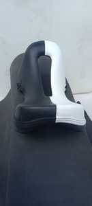 Selle d'équitation professionnelle anglaise en cuir léger et synthétique, design personnalisé, siège ergonomique rembourré, harnais sécurisé - Product Image 1