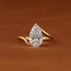 Bague de fiançailles en or 14 carats avec diamant de laboratoire taille poire de 2,50 carats, certifiée IGI - Product Image 6
