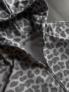 Sudadera con Capucha Personalizada de Alta Calidad, 100% Algodón, 400 g/m², Estampado Gráfico de Leopardo/Guepardo, con Cierre, para Hombre - Product Image 2