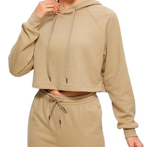 ชุดเซ็ตเสื้อครอปท็อปและกางเกงขาสั้นแบบมีฮู้ด สกรีนโลโก้ตามสั่ง ขายส่ง ลวดลายย้อมสีแบบ Acid Wash ชุดเซ็ต 2 ชิ้นสำหรับผู้หญิง ชุดออกกำลังกาย 2 ชิ้น รุ่น 2026 - Product Image 4