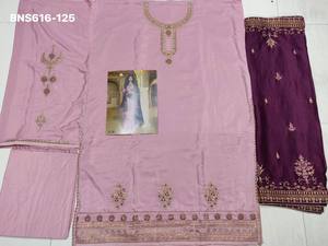 Traje Salwar Dupatta de muselina satinada tradicional india de alta calidad y a la moda con bordados, a precio de mayorista. - Product Image 3