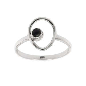Bague artisanale en argent sterling 925 avec onyx noir taille ronde sertie clos, petite et mignonne, idéale pour un usage quotidien ou comme bague de mariage. - Product Image 1