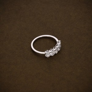 Anillo de Cinco Piedras de Diamantes Creados en Laboratorio para Mujer, Corte Ovalado, Diamantes Certificados, Oro Sólido, Joyería de Compromiso, Anillo de Promesa Elegante - Product Image 4