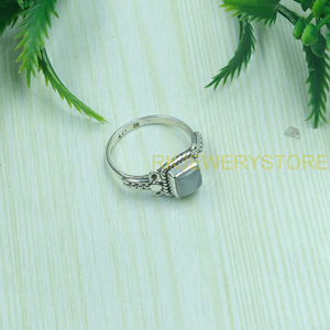 Bague en pierre de lune, argent sterling 925, faite à la main, pierre de lune carrée arc-en-ciel, bijoux vintage de créateur pour femmes - Product Image 2