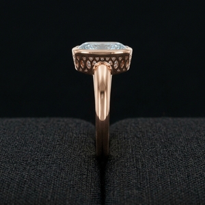 แหวนค็อกเทลโรสโกลด์ 14k ประดับเพชรทรงวงรีแบบหนามเตย ได้รับการรับรองจาก IGI เครื่องประดับหมั้นสุดหรูสำหรับทุกเพศ - Product Image 2