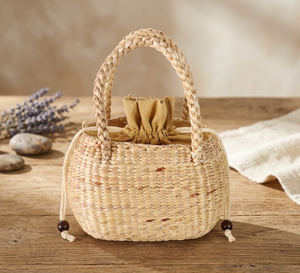 Bolso de mano artesanal de ratán tejido con asa superior trenzada y forro de algodón con cordón, bolso de verano natural de Vietnam - Product Image 4
