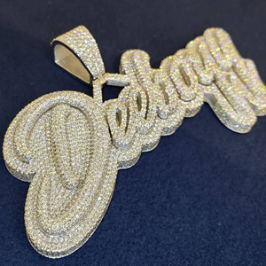 Colgante con Letra GOD Chapado en Oro de 18K con Microincrustaciones de Diamantes de Imitación, Joyería Hiphop Unisex, Amuleto de Moda con Temática Cristiana - Product Image 3