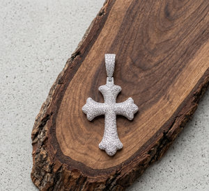 Colgante de cruz personalizado con incrustaciones de moissanita, plata de ley 925, joyería hip hop, engaste pavé, venta al por mayor - Product Image 1