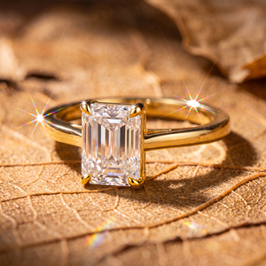 Bague de fiançailles solitaire en or jaune 14 carats avec diamant de laboratoire taille radiant de haute qualité, bijou raffiné pour femme - Product Image 1