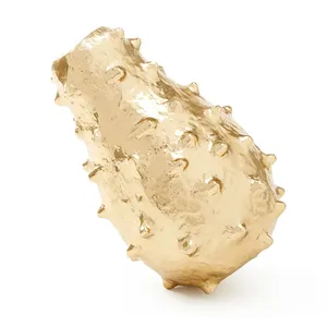 Jarrón de Mesa de Bronce Hecho a Mano, Diseño Contemporáneo, Acabado Dorado, Textura Puntiaguda, Jarrón Decorativo de Metal - Product Image 2