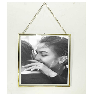 Cadre photo mural carré au design le plus récent, finition dorée, verre transparent, pour la maison et le bureau – Meilleure vente à prix de gros - Product Image 4