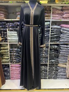 Abaya Musulmana Tradicional de Manga Larga con Cuentas y Lentejuelas, Estilo Dubai, Hecha a Mano, para Bodas, Transpirable, con Cuello en V, Venta al Por Mayor - Product Image 5