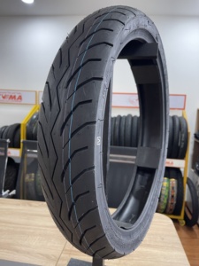 Pneu de scooter sans chambre à air Vietnam KUMATIRE K243A 110/70-14 100/70-17 Sport Touring, 65% caoutchouc naturel, résistant à l'eau - Product Image 4