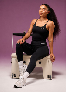 Conjunto Deportivo Ecológico de 2 Piezas para Mujer: Sujetador Deportivo Sin Costuras con Tirantes Dobles y Shorts de Cintura Alta con Bordado 3D - Product Image 4