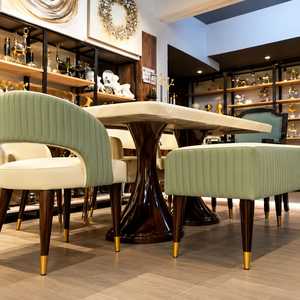 Ensemble de salle à manger rectangulaire moderne de luxe en marbre crème, table sur piétement en bois sculptural, chaises d'appoint rembourrées, banc courbé - Product Image 4