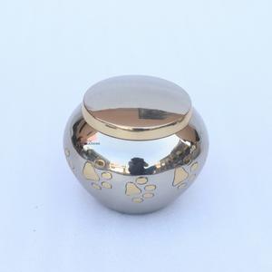 Urnas de Cremación para Mascotas Odyssey de Latón Moderno de Alta Calidad con Grabado de Huellas, Urnas Brillantes de Níquel Grabadas para Guardar Cenizas de Mascotas - Product Image 2