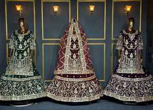 Lehenga choli farshi F.C vérifié, orné de broderies lourdes de mariée et d'une large allure élégante - Product Image 2