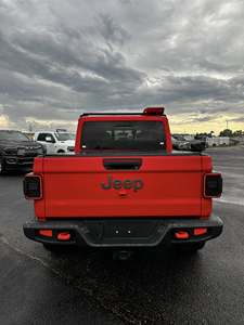 Jeep Gladiator Mojave 2023 Usado con Paquete para Clima Frío - Product Image 3