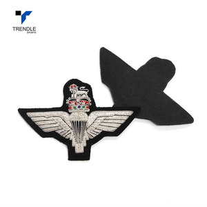 Patch brodé avec couronne et ailes, badge thermocollant en tissu, forme irrégulière, patch en feutre non tissé - Product Image 2