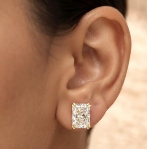 Boucles d'oreilles clous en or massif 10K 14K 18K avec diamant radiant de laboratoire, couleur DEF, clarté VVS, serti à griffes, design solitaire précieux - Product Image 6