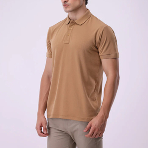 Las camisetas polo personalizadas de marca privada representan prendas de alta calidad con confección de primera calidad, hechas con 100% algodón de un agente de suministro global. - Product Image 5