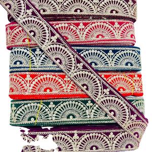 Bordure en dentelle de polyester brodée sur mesure, perles de strass vertes, paillettes - Écologique, lavable, soluble dans l'eau, pour vêtements, chaussures, sacs - Product Image 1