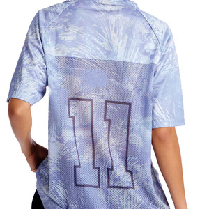 เสื้อฟุตบอลอเมริกันผ้าตาข่ายน้ำหนักเบา พิมพ์ลายแบบซับลิเมชั่น สำหรับผู้หญิง ระบายอากาศได้ดี ผลิตจากโพลีเอสเตอร์ รับผลิตตามแบบ Y2k ชุดกีฬาทีม บริการ OEM - Product Image 2