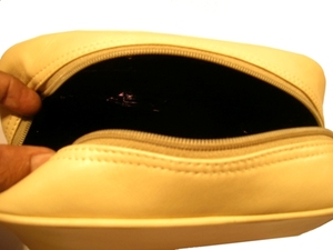 Bolsa cosmética de cuero personalizada de color amarillo con cierre de cremallera a buen precio - Product Image 2