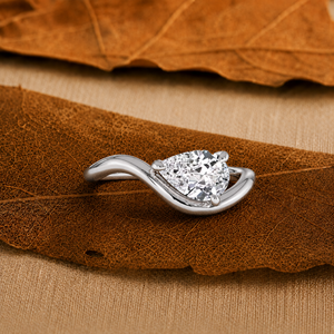 Bague en diamant de laboratoire taille poire 1 carat, or massif 14K, certifiée IGI, vente en gros B2B, fournisseur de bijoux sur mesure LuxeShine Jewellery - Product Image 1