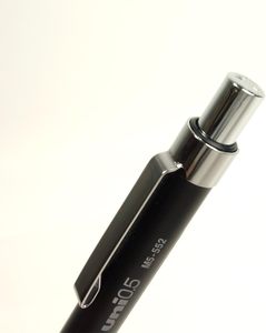Lápiz Mecánico Profesional Mitsubishi Japan Uni M5-552 de 0.5 mm con Empuñadura Metálica Moleteada y Centro de Gravedad Bajo para Dibujo Técnico - Product Image 5