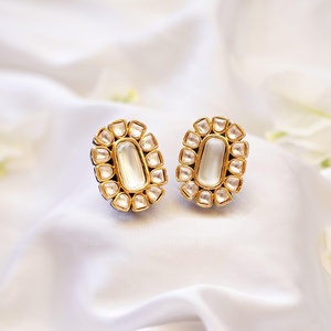 Pendientes de Piedra Geométrica en Blanco y Negro, Pendientes Minimalistas para Boda, Joyería para Uso Diario, Pendientes de Piedras Preciosas - Product Image 1
