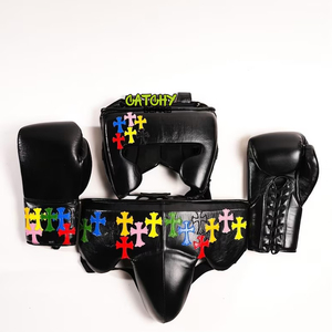 Ensemble de boxe sportive avec gants d'entraînement, pads de frappe et bandages pour le kickboxing, le MMA et le fitness - Product Image 2
