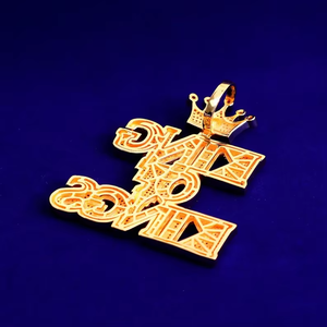 จี้เพชรโมอิสซาไนต์ทรงมงกุฎแบบกรงเล็บชุบทองคำขาว 14K ดีไซน์ Iced Out King of Kings สไตล์ฮิปฮอปสุดเท่สำหรับทุกเพศ - Product Image 2